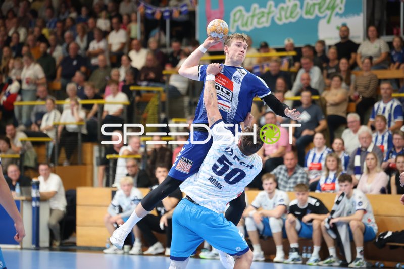 Ole Hagedorn (#10; VfL Lübeck-Schwartau) im Sprungwurf gegen Potsdam