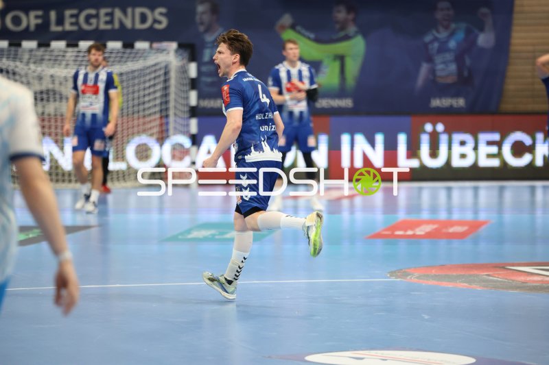 Paul Holzhacker (#4; VfL Lübeck-Schwartau) im Spielaufbau