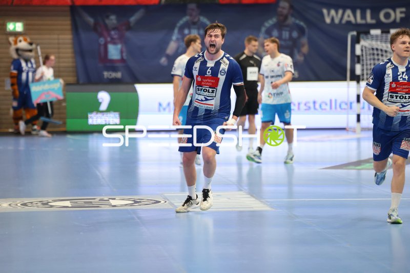 Alexander Hartwig (#24; VfL Lübeck-Schwartau) jubelt in der Hansehalle