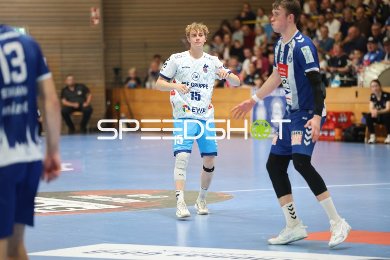 Ole Hagedorn (#10; VfL Lübeck-Schwartau) im Spielaufbau gegen 1. VfL Potsdam