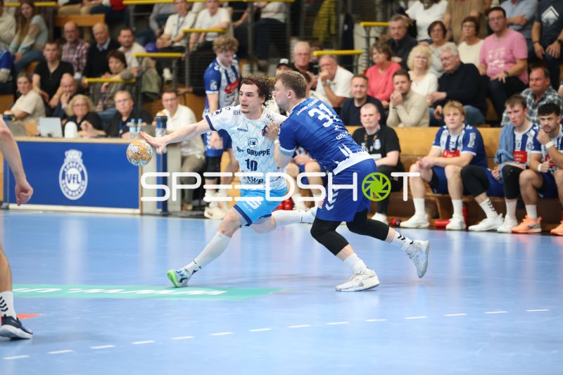 Ole Hagedorn (#10; VfL Lübeck-Schwartau) im Angriff gegen 1. VfL Potsdam