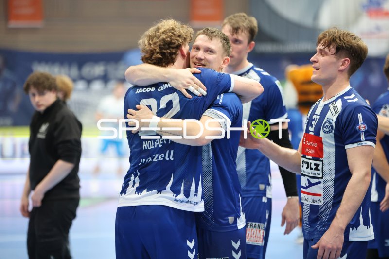 Oliver Juhl Refsgaard, Leonard Zink und Ole Hagedorn im Jubel bei VfL Lübeck-Schwartau