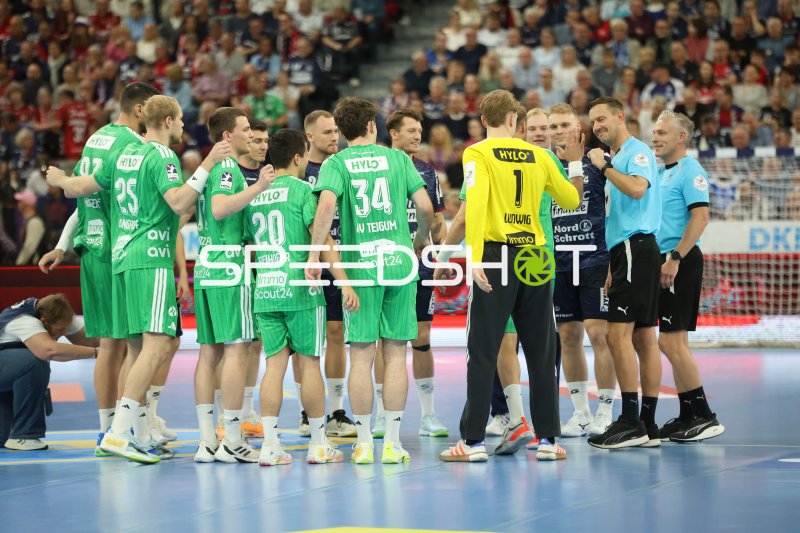 Füchse Berlin und SG Flensburg Handewitt in der GGW Arena – Spielunterbrechung mit Schiedsrichter