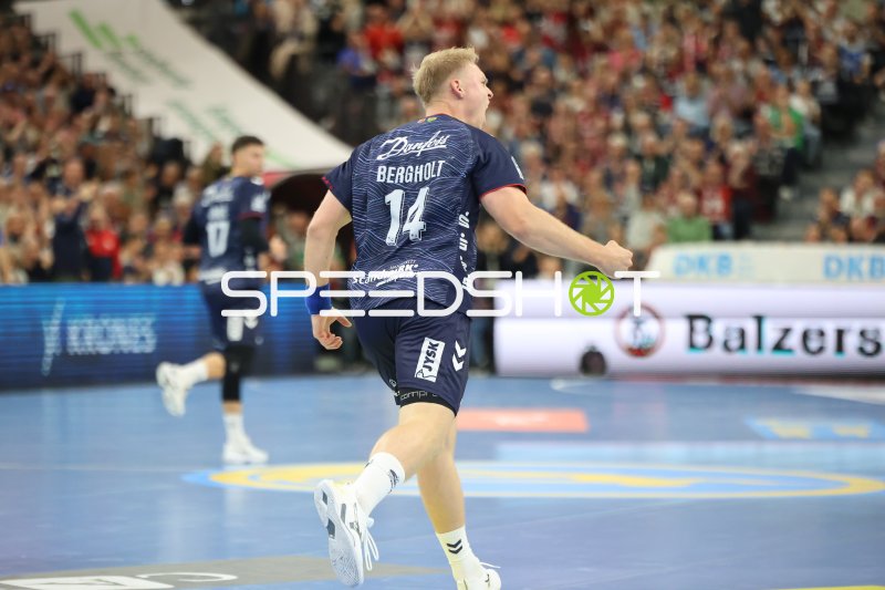 Emil Bergholt (#14; SG Flensburg Handewitt) im Lauf