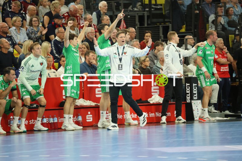 Füchse Berlin feiern Sieg in der GGW Arena Flensburg