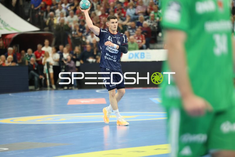 Aymeric Minne (#44; SG Flensburg Handewitt) im Sprungwurf