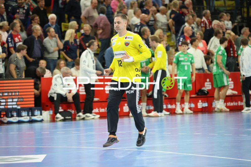 Andreas Palicka (#12; Füchse Berlin) beim Aufwärmen in der GGW Arena