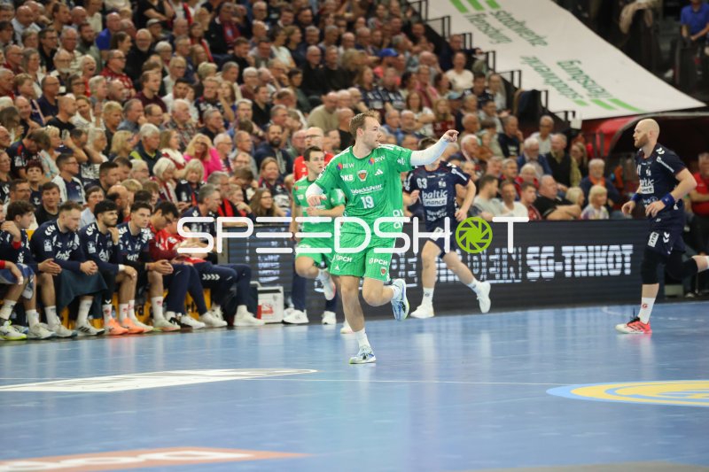 Mathias Gidsel (#19; Füchse Berlin) im Spielaufbau gegen SG Flensburg
