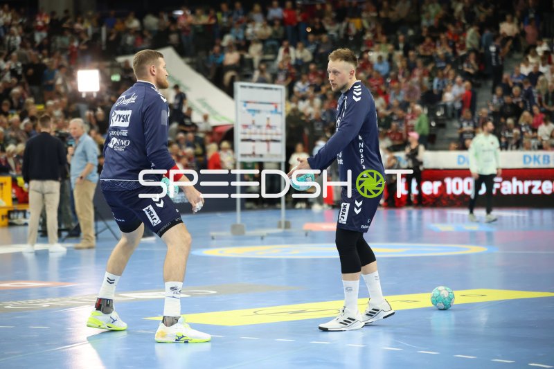 Luca Witzke (#77; SG Flensburg Handewitt) in der Spielerpause
