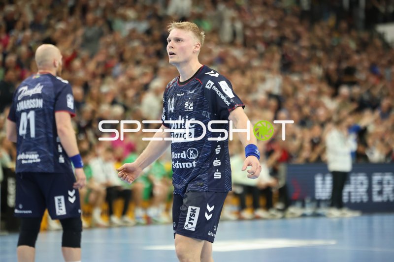 Emil Bergholt (#14; SG Flensburg Handewitt) im Spielaufbau