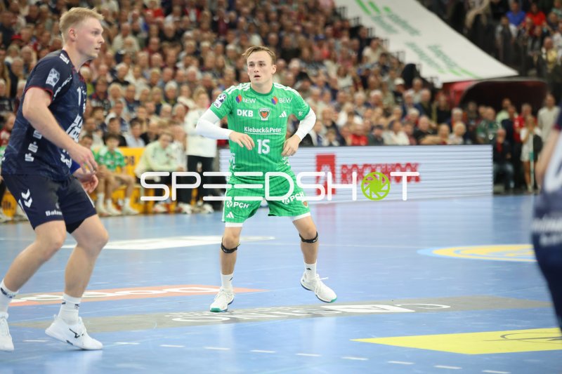 Tobias Grondahl (#15; Füchse Berlin) in Abwehrposition gegen SG Flensburg