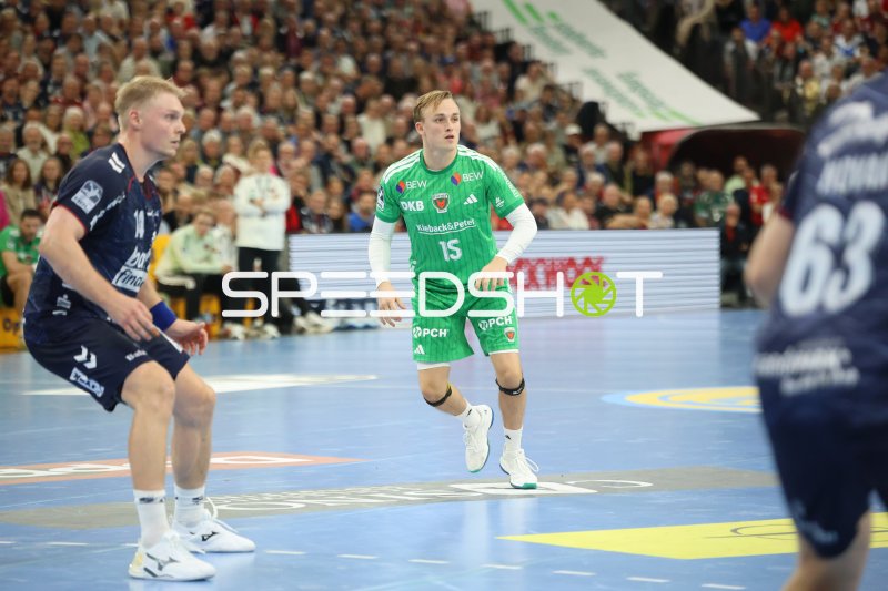 Tobias Grondahl (#15; Füchse Berlin) im Spielaufbau gegen SG Flensburg Handewitt