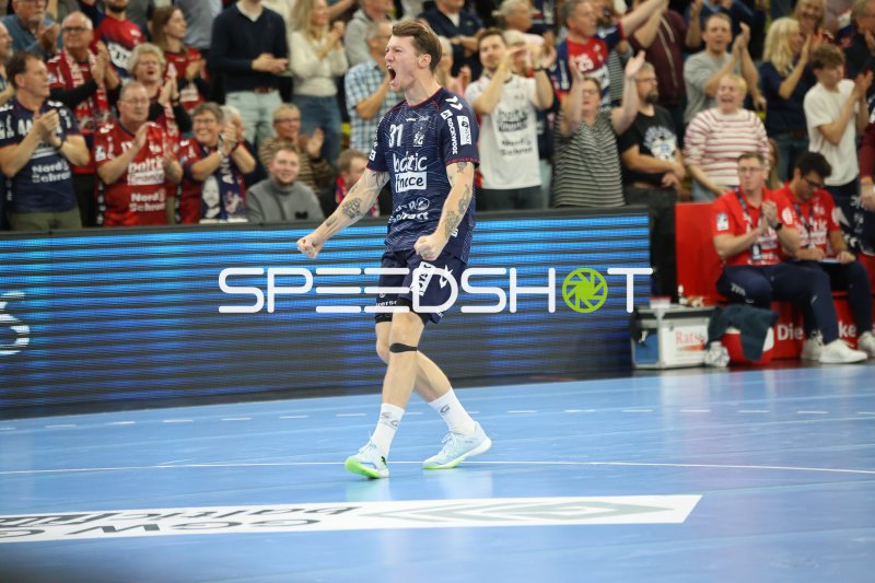 Emil Jakobsen (#31; SG Flensburg Handewitt) jubelt in der GGW Arena