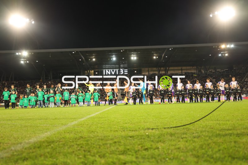 FC Wacker Innsbruck und SV Austria Salzburg zur Hymne im Tivoli Stadion