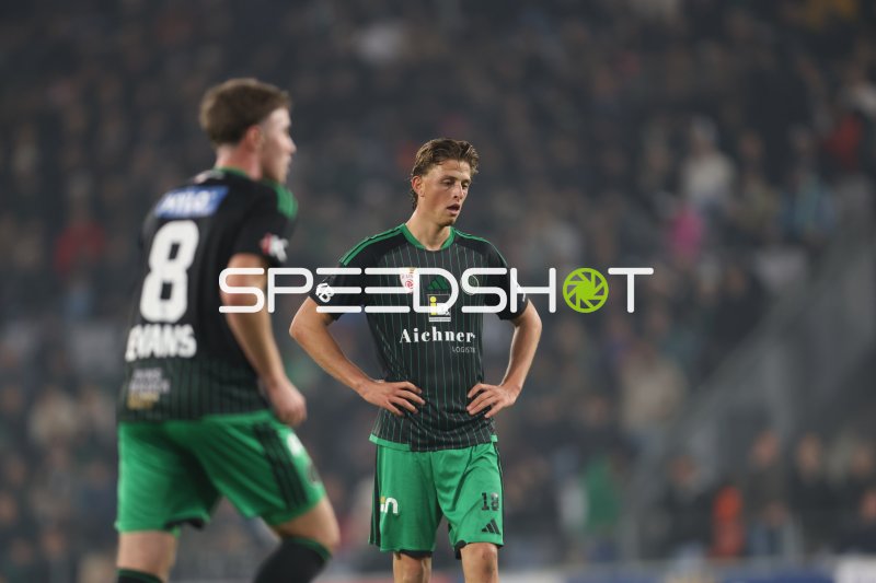 Adrian Lechl (#18; FC Wacker Innsbruck) während Spielunterbrechung