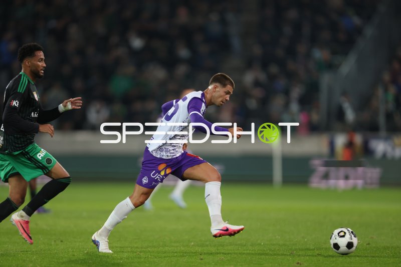 Spieler der SV Austria Salzburg im Dribbling gegen FC Wacker Innsbruck