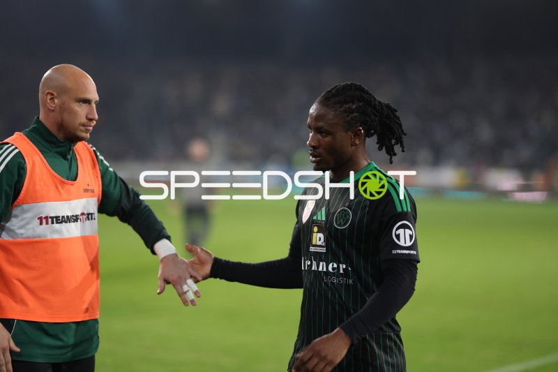 Lukas Tauber und Daniel Francis im Gespräch am Tivoli Stadion