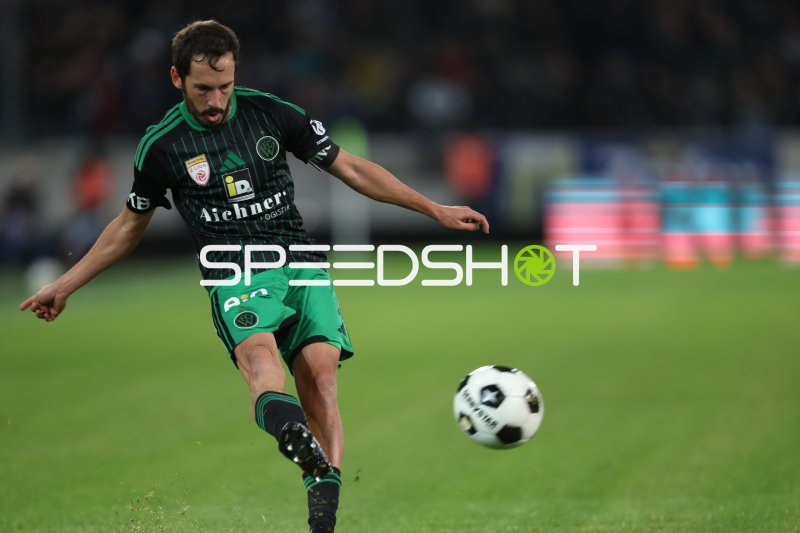 Alexander Joppich (#16; FC Wacker Innsbruck) im Passspiel