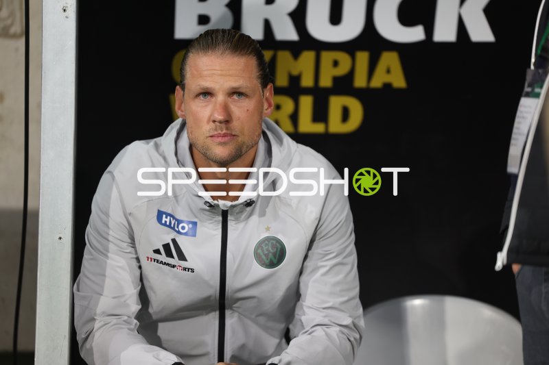 Offizieller der SV Austria Salzburg im Interview-Setup