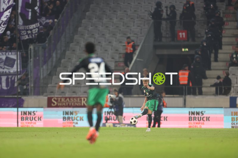 FC Wacker Innsbruck Spieler im Ballkontakt am Tivoli Stadion