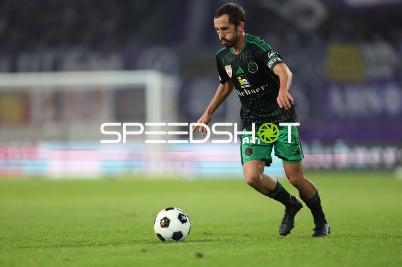 Alexander Joppich (#16; FC Wacker Innsbruck) im Ballkontakt