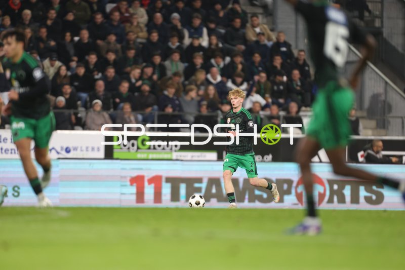 Max Köchl (#2; FC Wacker Innsbruck) am Ball im Tivoli Stadion