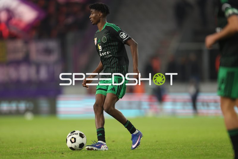 Mouhamed Sy (#9; FC Wacker Innsbruck) am Ball