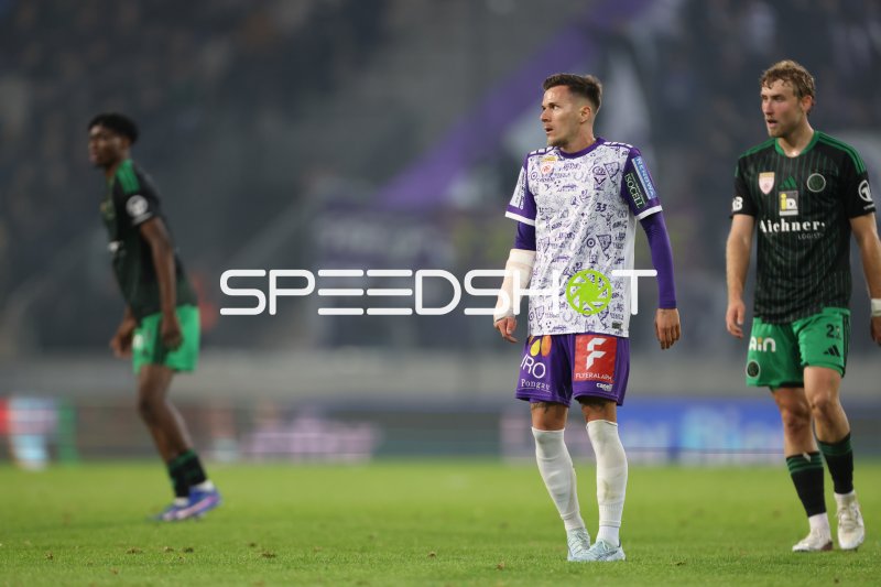 Robin Littig (#21; FC Wacker Innsbruck) im Spielgeschehen gegen Austria Salzburg