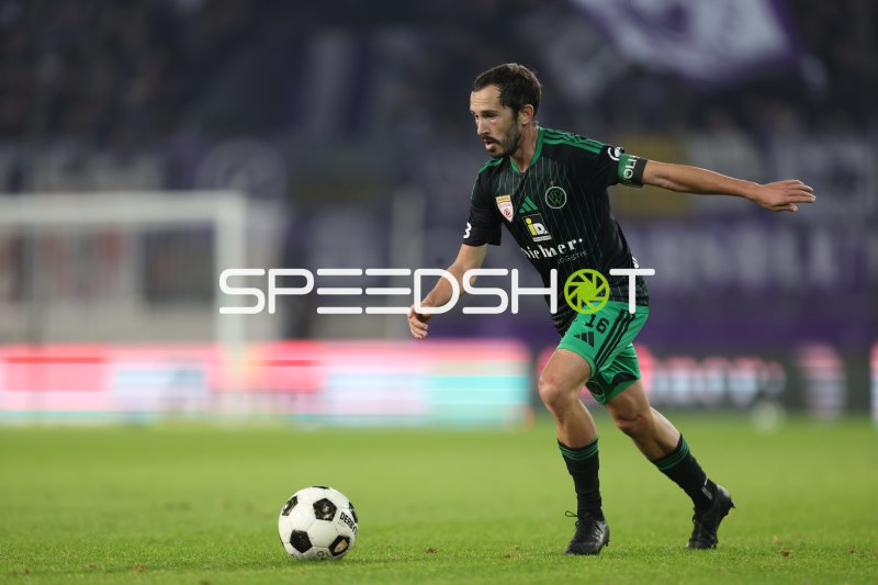 Alexander Joppich (#16; FC Wacker Innsbruck) am Ball