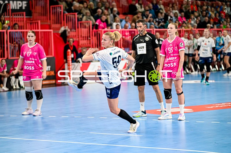 Spielerin der Sport-Union Neckarsulm im Sprungwurf gegen TuS Metzingen