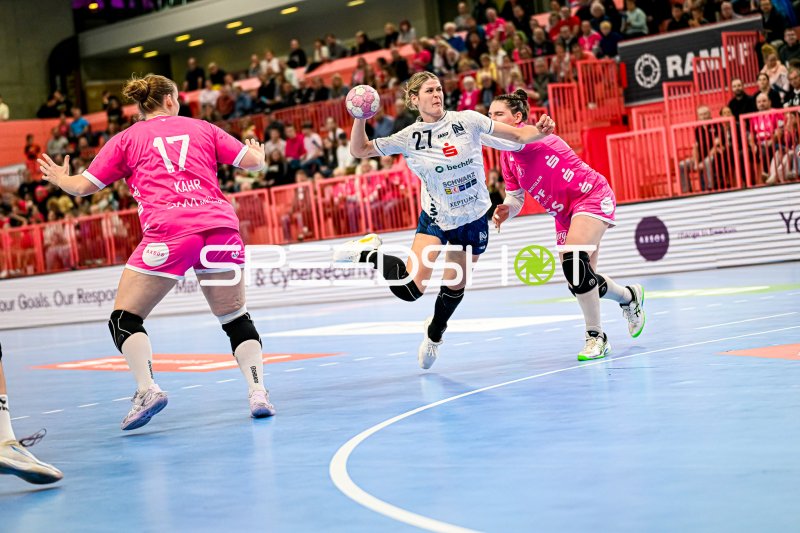 Spielerin von Sport-Union Neckarsulm im Sprungwurf gegen TuS Metzingen