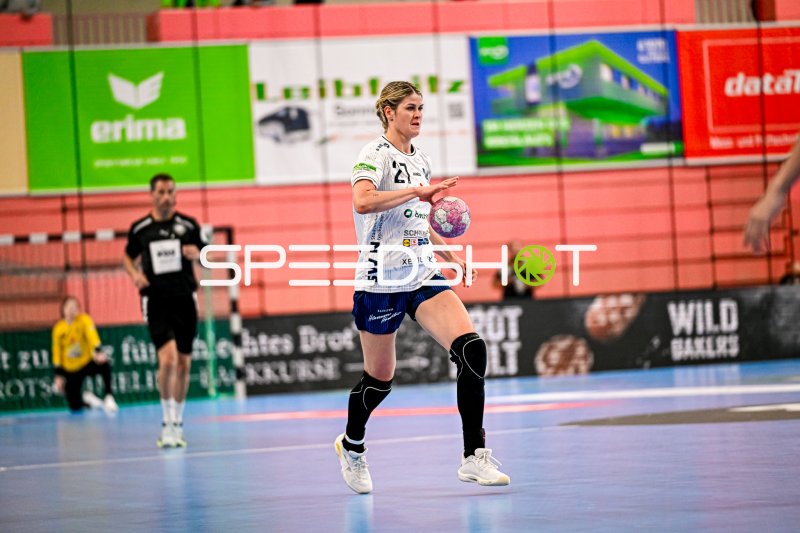 Sina Ehmann im Sprungwurf für Sport-Union Neckarsulm
