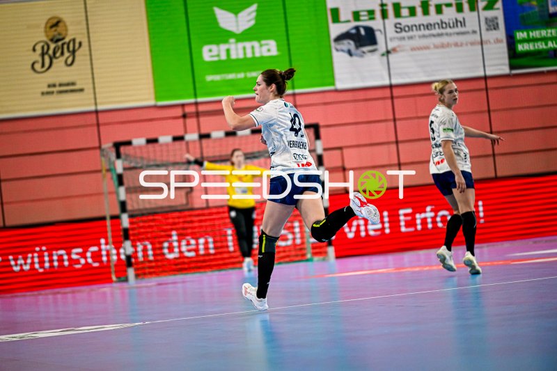 Annefleur Bruggeman (#11; Sport-Union Neckarsulm) im Sprungwurf