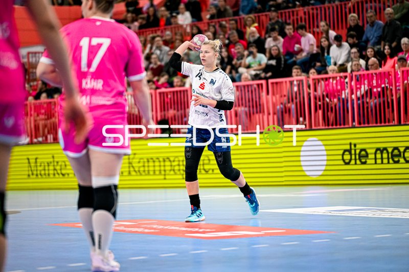 Kamila Kordovska (#14; Sport-Union Neckarsulm) im Spielaufbau gegen TuS Metzingen