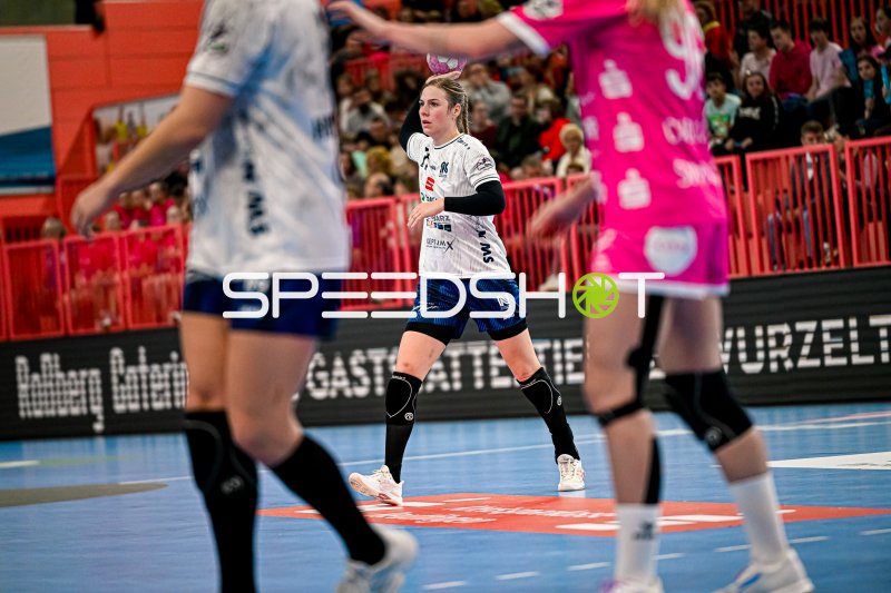 Annefleur Bruggeman (#11; Sport-Union Neckarsulm) in der Spielvorbereitung