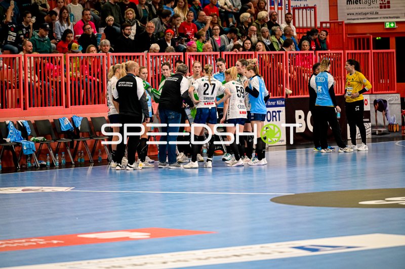 Sport-Union Neckarsulm in der Auszeit – Trainer-Besprechung an der Seitenlinie