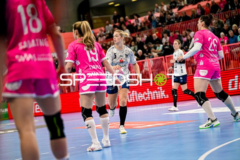 Kim Hinkelmann (#5; Sport-Union Neckarsulm) im Spielaufbau gegen TuS Metzingen