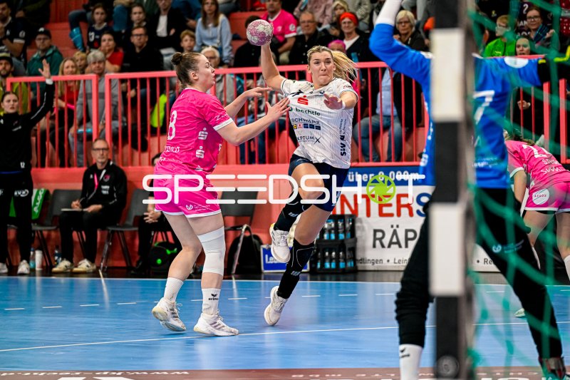 Paulina Uscinowicz (#78; Sport-Union Neckarsulm) im Sprungwurf gegen TuS Metzingen