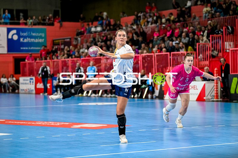 Paulina Uscinowicz (#78; Sport-Union Neckarsulm) im Sprungwurf gegen TuS Metzingen