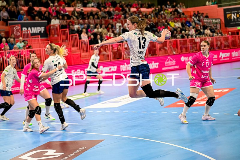 Alicia Soffel (#13; Sport-Union Neckarsulm) im Sprungwurf gegen TuS Metzingen