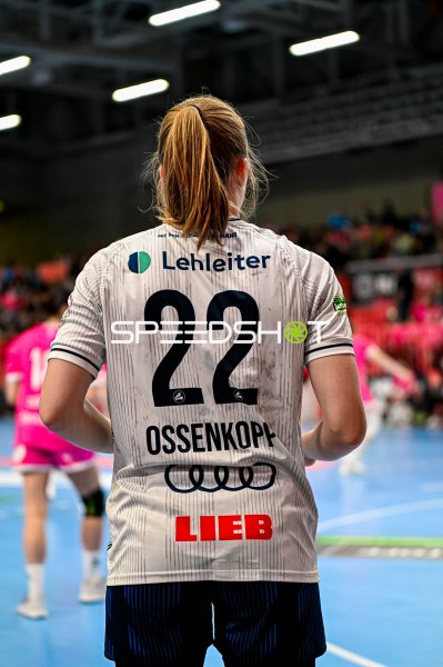 Meret Ossenkopp (#22; Sport-Union Neckarsulm) in der Paul Horn-Arena