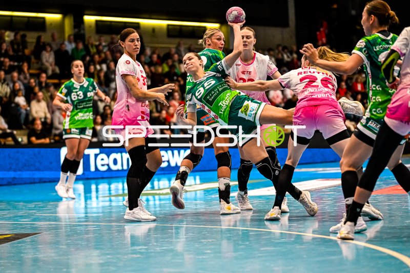 Stephanie Elies (#63; Frisch auf Göppingen) im Sprungwurf gegen Bensheim/Auerbach