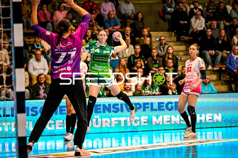 Luisa Scherer (#24; Frisch auf Göppingen) im Sprungwurf gegen Bensheim/Auerbach