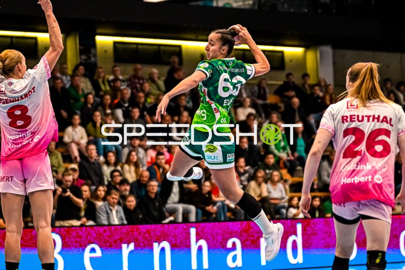 Stephanie Elies (#63; Frisch auf Göppingen) im Sprungwurf gegen Bensheim/Auerbach