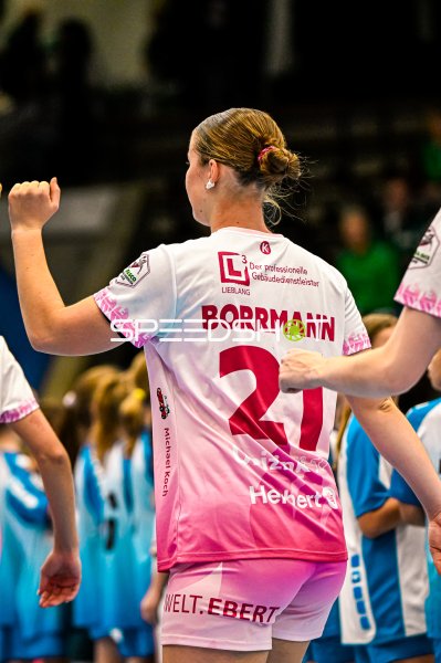 Aylin Bornhardt (#13; Frisch auf Göppingen) in der Spielerpause