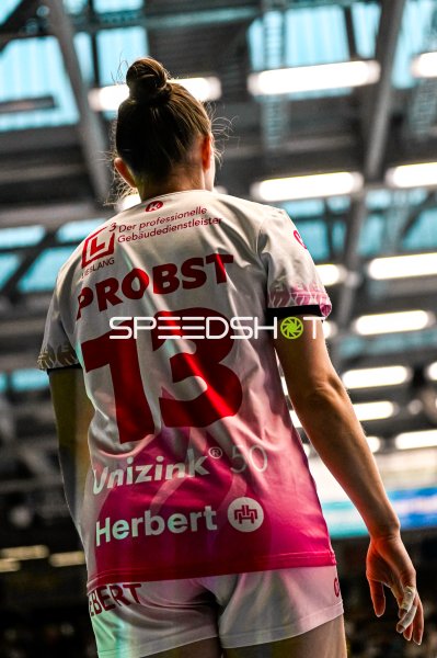 Spielerin der HSG Bensheim/Auerbach (#13) in der EWS Arena Göppingen