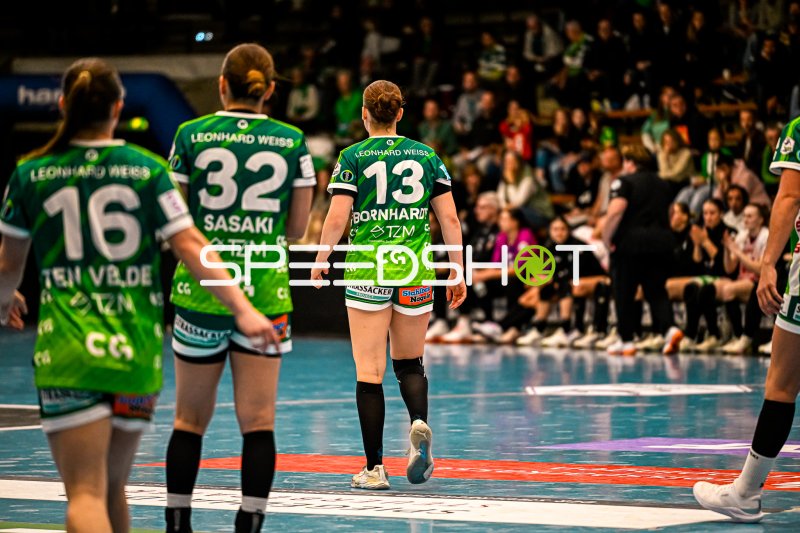 Aylin Bornhardt (#13; Frisch auf Göppingen) beim Aufwärmen in der EWS Arena
