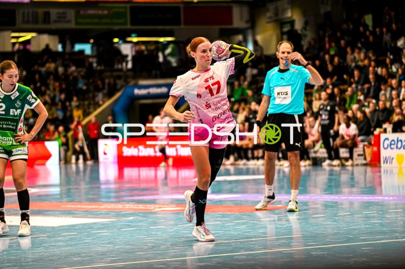 Jule Polsz (#17; HSG Bensheim/Auerbach) in der EWS Arena Göppingen