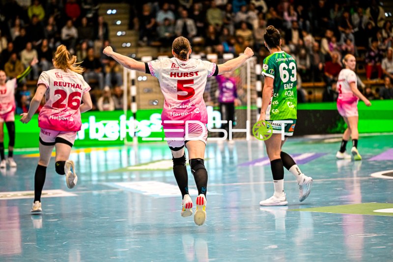 Spielerin #5 HURST (HSG Bensheim/Auerbach) jubelt nach Tor