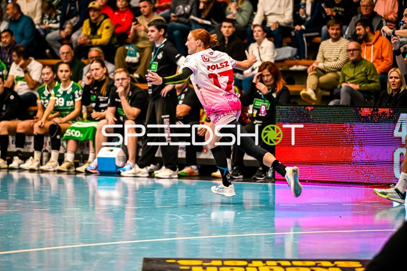 Spielerin von HSG Bensheim/Auerbach im Sprint an der Seitenlinie